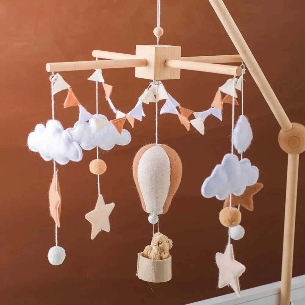 Baby Crib Mobile Wooden Bed Bell Rattle Toy Soft Felt Hot Air Balloon Wind Chime Pendant Newborn Comfort Bed Bell Toys Baby Gift